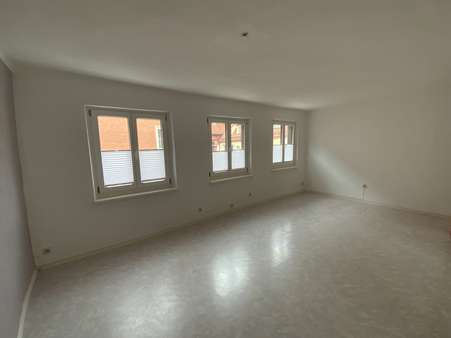 Wohnzimmer - Doppelhaushälfte in 86720 Nördlingen mit 90m² kaufen