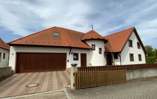 Ostansicht - Einfamilienhaus in 86609 Donauwörth mit 333m² kaufen