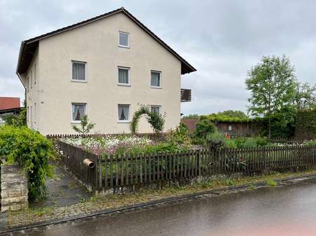 Nordseite mit Vorgarten - Bauernhaus in 89446 Ziertheim mit 213m² kaufen