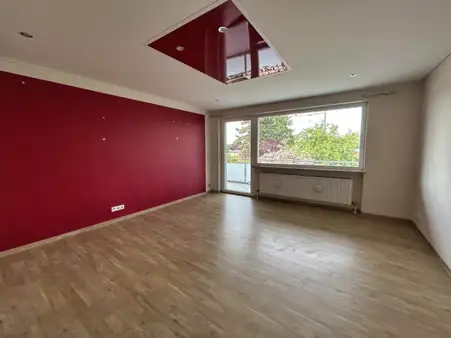 Neuwertige 3-Zimmer-Wohnung mit Balkon in ruhiger Lage