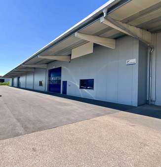 Außenansicht - Halle in 86682 Genderkingen mit 1502m² mieten