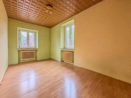 Schlafzimmer - Erdgeschoss - Zweifamilienhaus in 86655 Harburg mit 146m² kaufen