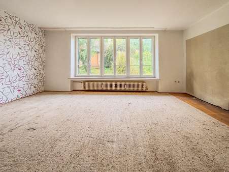 Wohnzimmer - Erdgeschoss - Zweifamilienhaus in 86655 Harburg mit 146m² kaufen