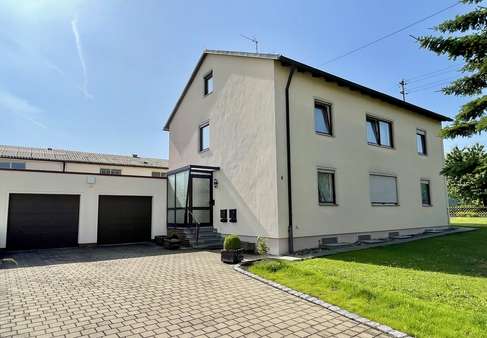 Außenansicht - Zweifamilienhaus in 86757 Wallerstein mit 166m² kaufen