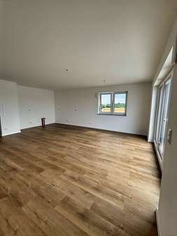 Wohn- und Essbereich Richtung Küche Wohn- und Essbereich Richtung Küche - Dachgeschosswohnung in 89415 Lauingen mit 67m² mieten