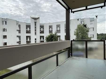 Süd-Balkon, begehbar vom Wohnzimmer Süd-Balkon, begehbar vom Wohnzimmer - Etagenwohnung in 89407 Dillingen mit 65m² mieten