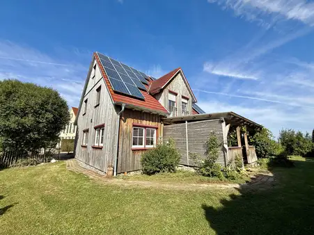 Stilvolles Einfamilienhaus mit großzügigem Garten, Doppelgarage und moderner Ausstattung