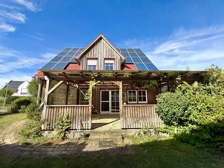 Stilvolles Einfamilienhaus mit großzügigem Garten, Doppelgarage und moderner Ausstattung