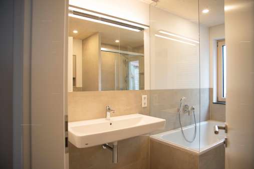 Beispielfoto Badezimmer Beispielfoto Badezimmer - Dachgeschosswohnung in 91572 Bechhofen mit 69m² kaufen