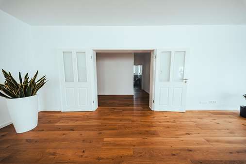 Doppelflügeltür zum Flur Doppelflügeltür zum Flur - Etagenwohnung in 86637 Wertingen mit 187m² kaufen