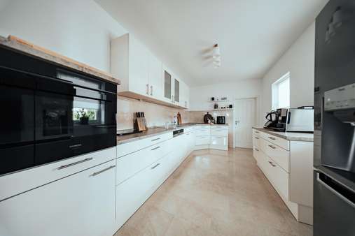 Moderne Küche mit hochwertiger Ausstattung Moderne Küche mit hochwertiger Ausstattung - Etagenwohnung in 86637 Wertingen mit 187m² kaufen
