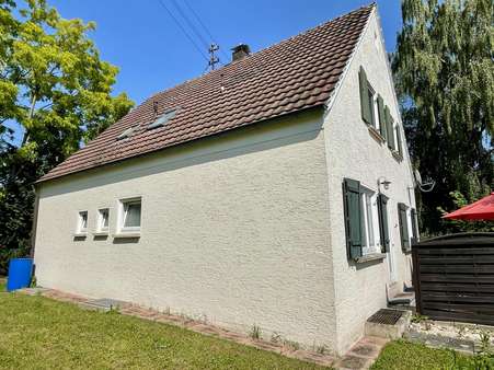 Außenansicht Außenansicht - Zweifamilienhaus in 86757 Wallerstein mit 105m² kaufen