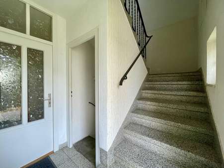 Treppenhaus Treppenhaus - Zweifamilienhaus in 86757 Wallerstein mit 105m² kaufen