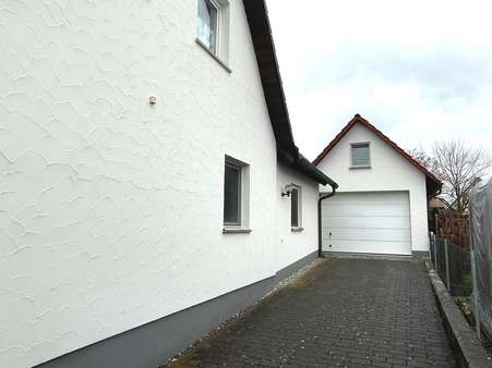 Zufahrt zur Garage - Zweifamilienhaus in 89434 Blindheim mit 175m² kaufen