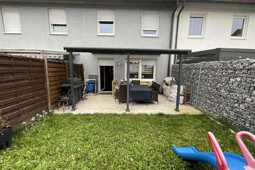 Hausansicht Süd mit Garten - Reihenmittelhaus in 89257 Illertissen mit 141m² kaufen