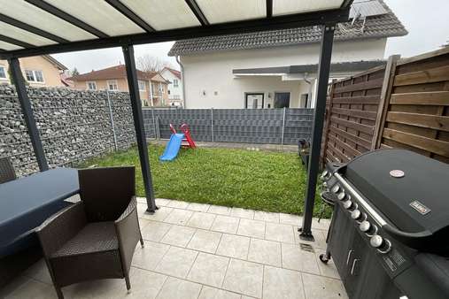 Terrasse und Garten - Reihenmittelhaus in 89257 Illertissen mit 141m² kaufen