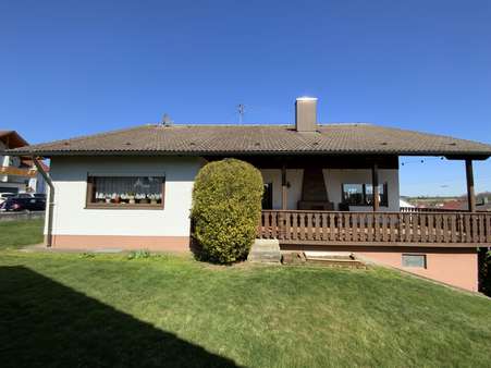 Ansicht Westseite - Einfamilienhaus in 89297 Roggenburg mit 300m² kaufen