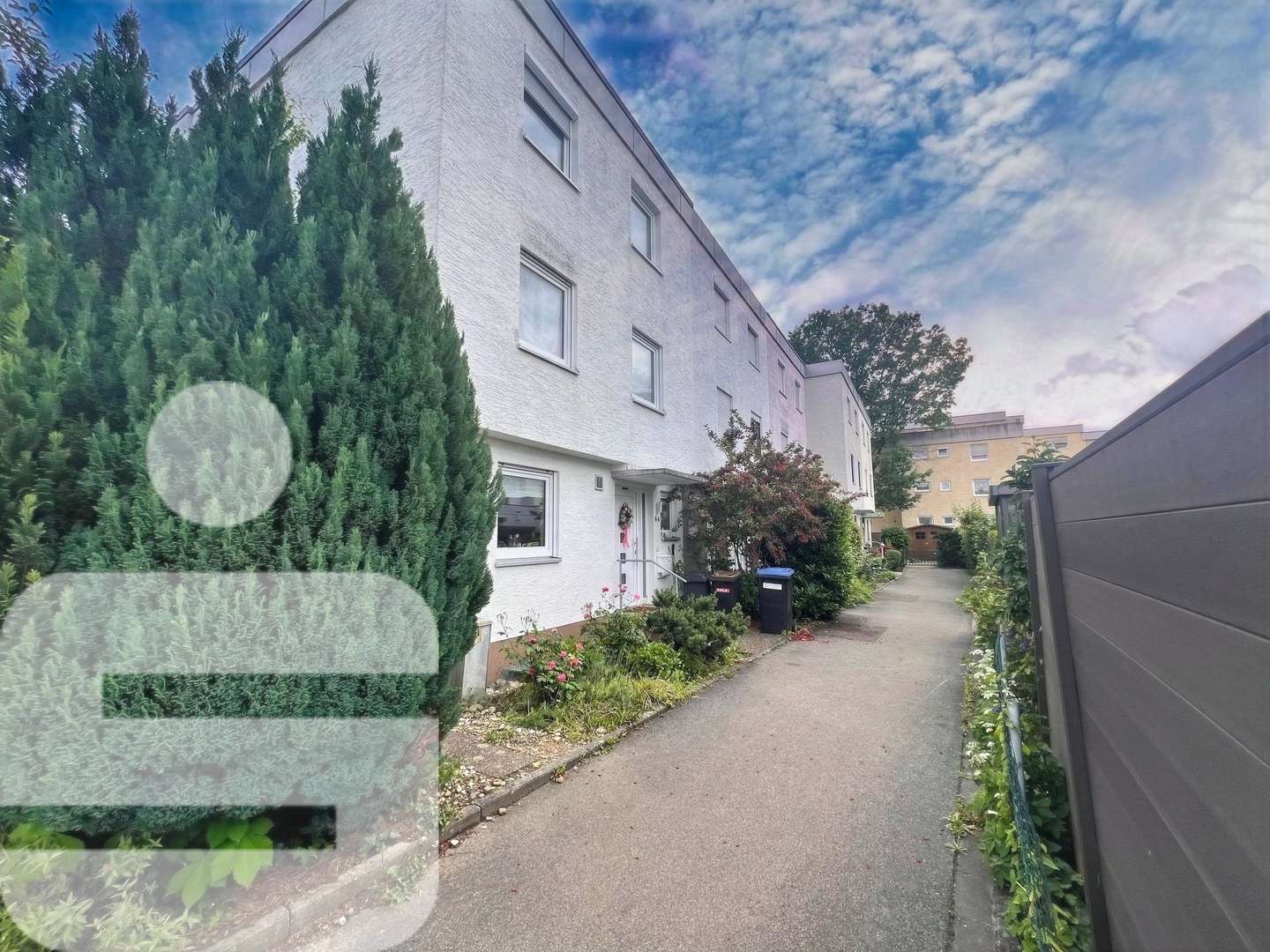 Großzügiges Reihenhaus Großzügiges Reihenhaus - Reiheneckhaus in 89233 Neu-Ulm, Pfuhl mit 148m² kaufen