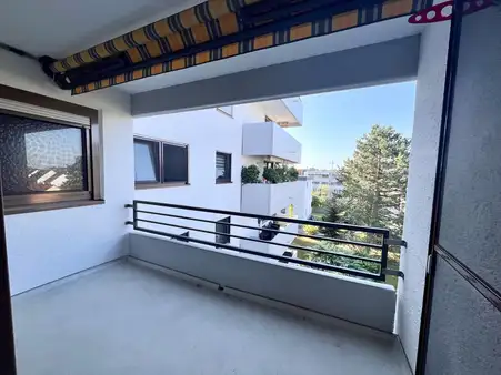 Hübsche drei Zimmer Wohnung mit Balkon