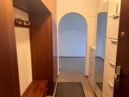 Gang in die Diele - Etagenwohnung in 89233 Neu-Ulm, Pfuhl mit 70m² kaufen