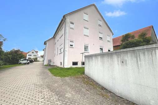 Hausansicht - Erdgeschosswohnung in 89284 Pfaffenhofen mit 83m² kaufen