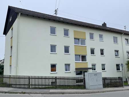 Hauseingang - Etagenwohnung in 86399 Bobingen mit 73m² kaufen