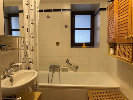 Badezimmer - Erdgeschosswohnung in 86152 Augsburg mit 92m² kaufen