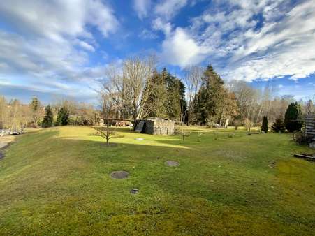 Blick in den Garten Blick in den Garten - Maisonette-Wohnung in 88138 Sigmarszell mit 110m² kaufen