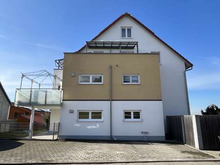 Hausansicht Osten - Erdgeschosswohnung in 89365 Röfingen mit 102m² kaufen