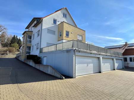 Hausansicht Westen - Erdgeschosswohnung in 89365 Röfingen mit 102m² kaufen