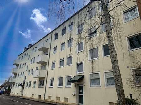 Gesamthausansicht - Nord - Etagenwohnung in 86343 Königsbrunn mit 66m² kaufen