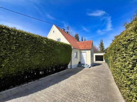 Einfahrt - Einfamilienhaus in 86343 Königsbrunn mit 100m² kaufen
