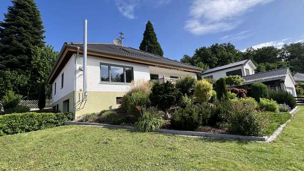Ansicht vom Garten - Bungalow in 86465 Welden mit 125m² kaufen