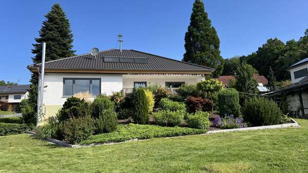Hausansicht - Bungalow in 86465 Welden mit 125m² kaufen