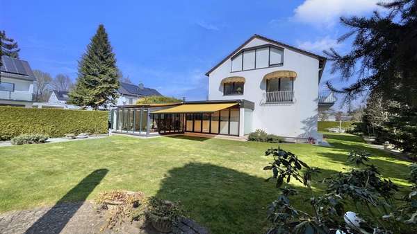 Gartenansicht - Villa in 86161 Augsburg mit 318m² kaufen