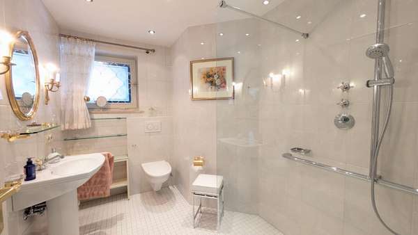 Badezimmer Erdgeschoss - Villa in 86161 Augsburg mit 318m² kaufen