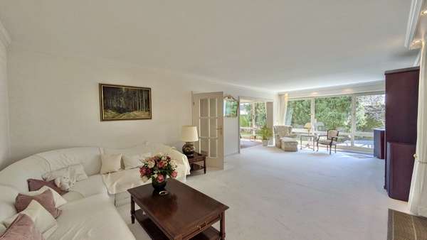 Wohnzimmer - Villa in 86161 Augsburg mit 318m² kaufen