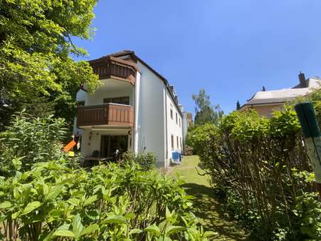 Ansicht aus dem Garten Ansicht aus dem Garten - Dachgeschosswohnung in 87700 Memmingen mit 115m² kaufen