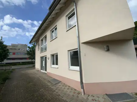 EG-Wohnung mit familiärer Einliegerwohnung!