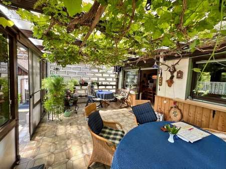 Wintergarten mit Wein Wintergarten mit Wein - Doppelhaushälfte in 86836 Untermeitingen mit 174m² kaufen