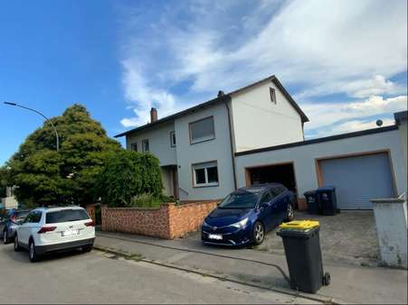 Ansicht mit Garagen Ansicht mit Garagen - Zweifamilienhaus in 86842 Türkheim mit 141m² kaufen