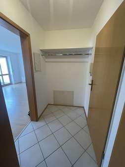 Eingang, Diele mit Garderobe - Etagenwohnung in 86179 Augsburg mit 34m² kaufen