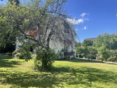 eingewachsener Garten - Zweifamilienhaus in 86356 Neusäß mit 168m² kaufen