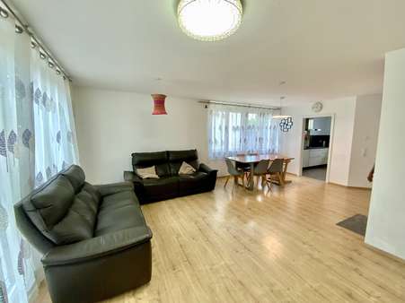 Wohnzimmer - Doppelhaushälfte in 88131 Lindau mit 125m² kaufen