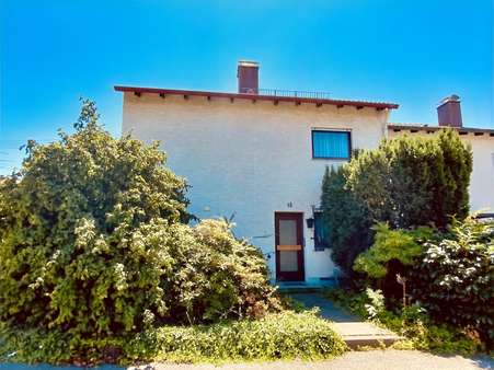 nördlicher Eingangsbereich nördlicher Eingangsbereich - Reiheneckhaus in 86381 Krumbach mit 125m² kaufen