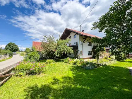 Familienhaus mit großem Grundstück