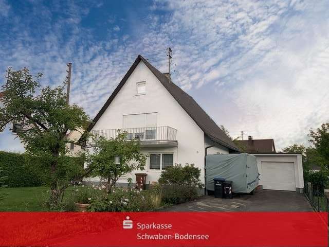 Hausansicht Ost mit Einfahrt Hausansicht Ost mit Einfahrt - Einfamilienhaus in 86343 Königsbrunn mit 147m² kaufen
