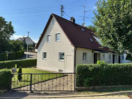 Außenansicht Außenansicht - Zweifamilienhaus in 89350 Dürrlauingen mit 195m² kaufen