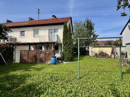 Hausansicht mit Garten Hausansicht mit Garten - Reiheneckhaus in 89312 Günzburg mit 95m² kaufen