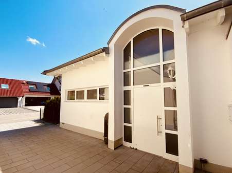 Eingang zum Glück Eingang zum Glück - Einfamilienhaus in 86476 Neuburg mit 211m² kaufen